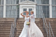 Te dwie cosplayerki wzięły ślub, a ich zdjęcia z uroczystości przypominają bajkową opowieść