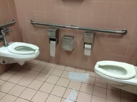 Takie rzeczy tylko w publicznych toaletach